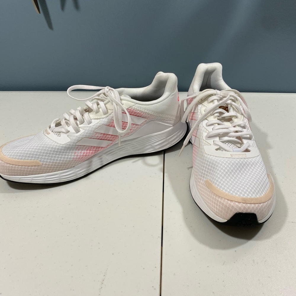 Adidas Light Motion womens size 11. Like new condition. Smoke/pet free home